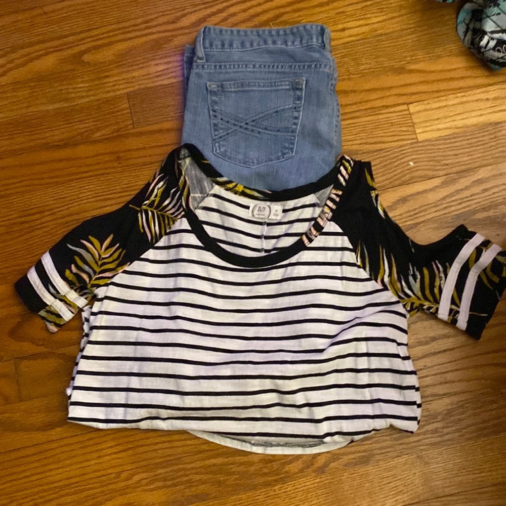 Two piece outfit that includes Aeropostale skinny jeans and Maurice’s top